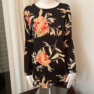 Billabong Mimi dress or long top measures 27in from neck to bottom
